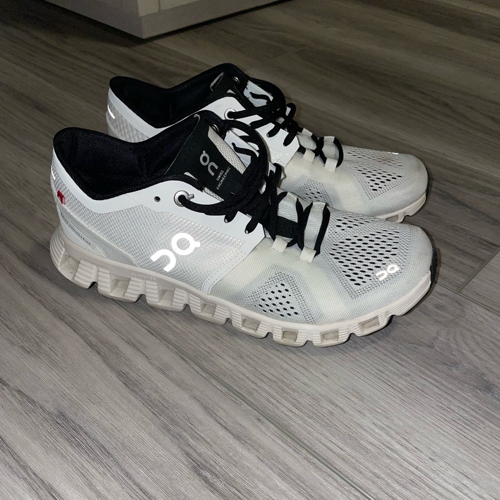 ON. cloud x sneaker